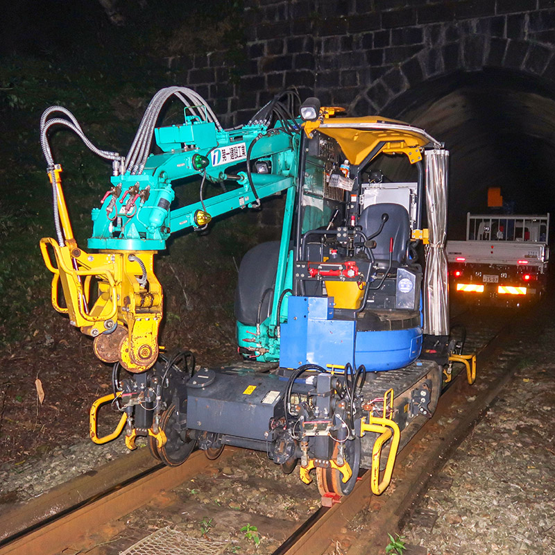 橋マクラギ交換機使用現場を視察させていただきましたのサムネイル